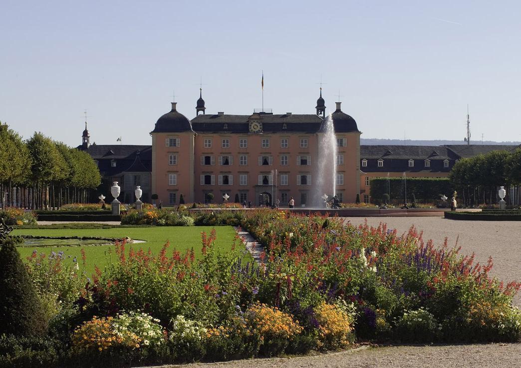Gartenseite von Schloss Schwetzingen