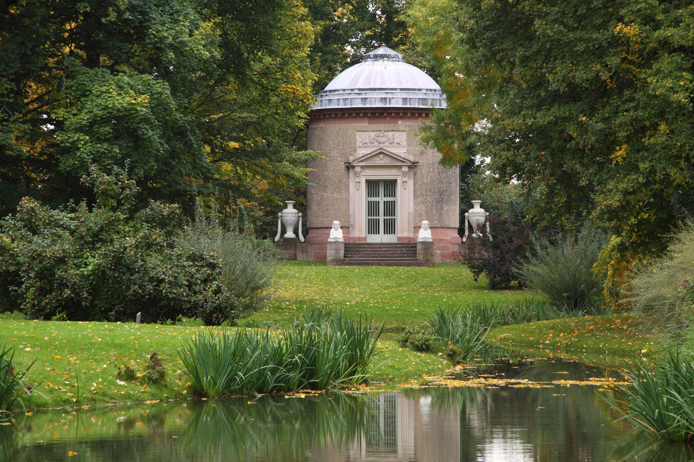 Tempel der Botanik im Schlossgarten von Schloss Schwetzingen