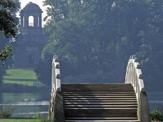 Chinesische Brücke im Schlossgarten von Schloss Schwetzingen