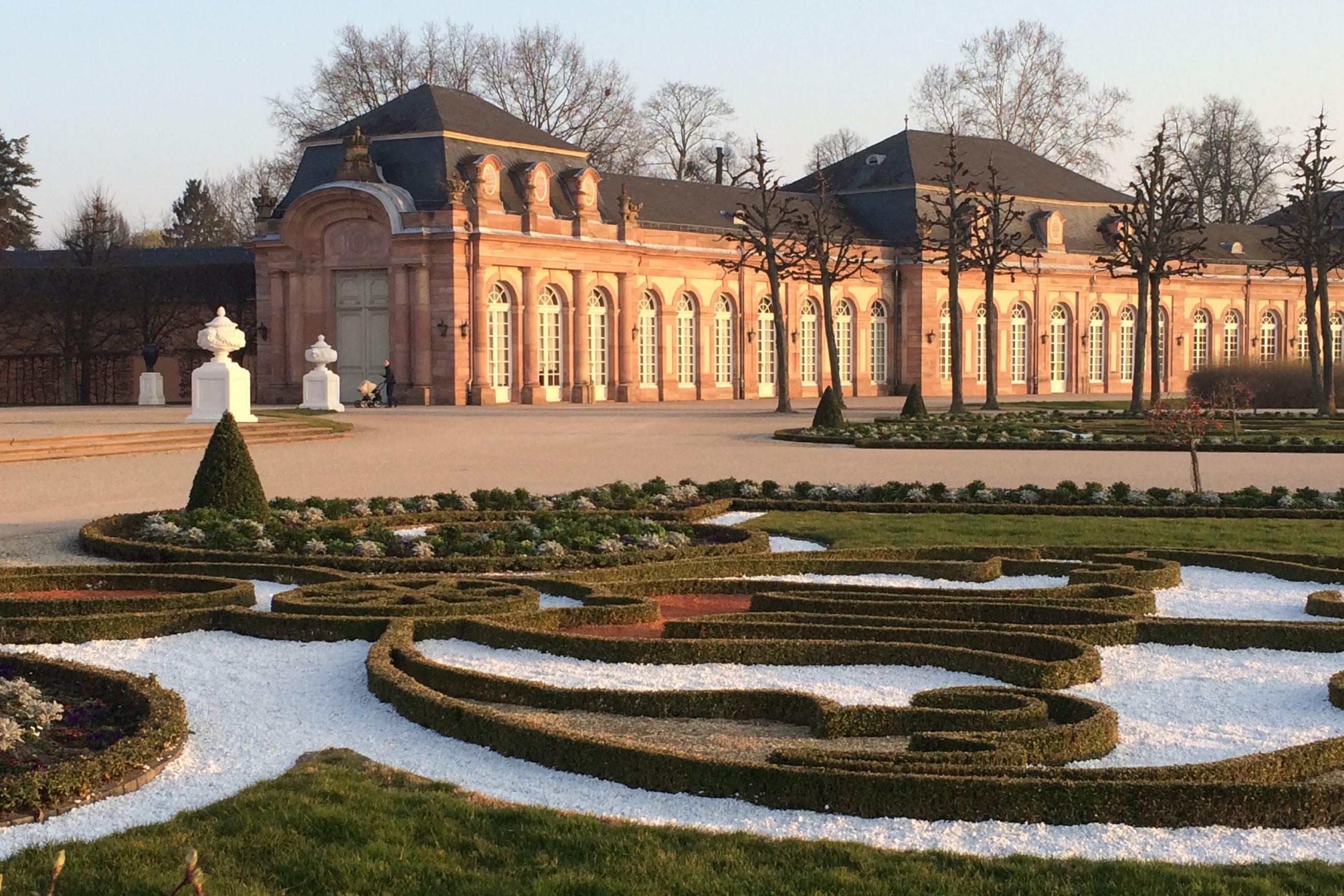 Schloss und Schlossgarten Schwetzingen, Außen, Südlicher Zirkelbau