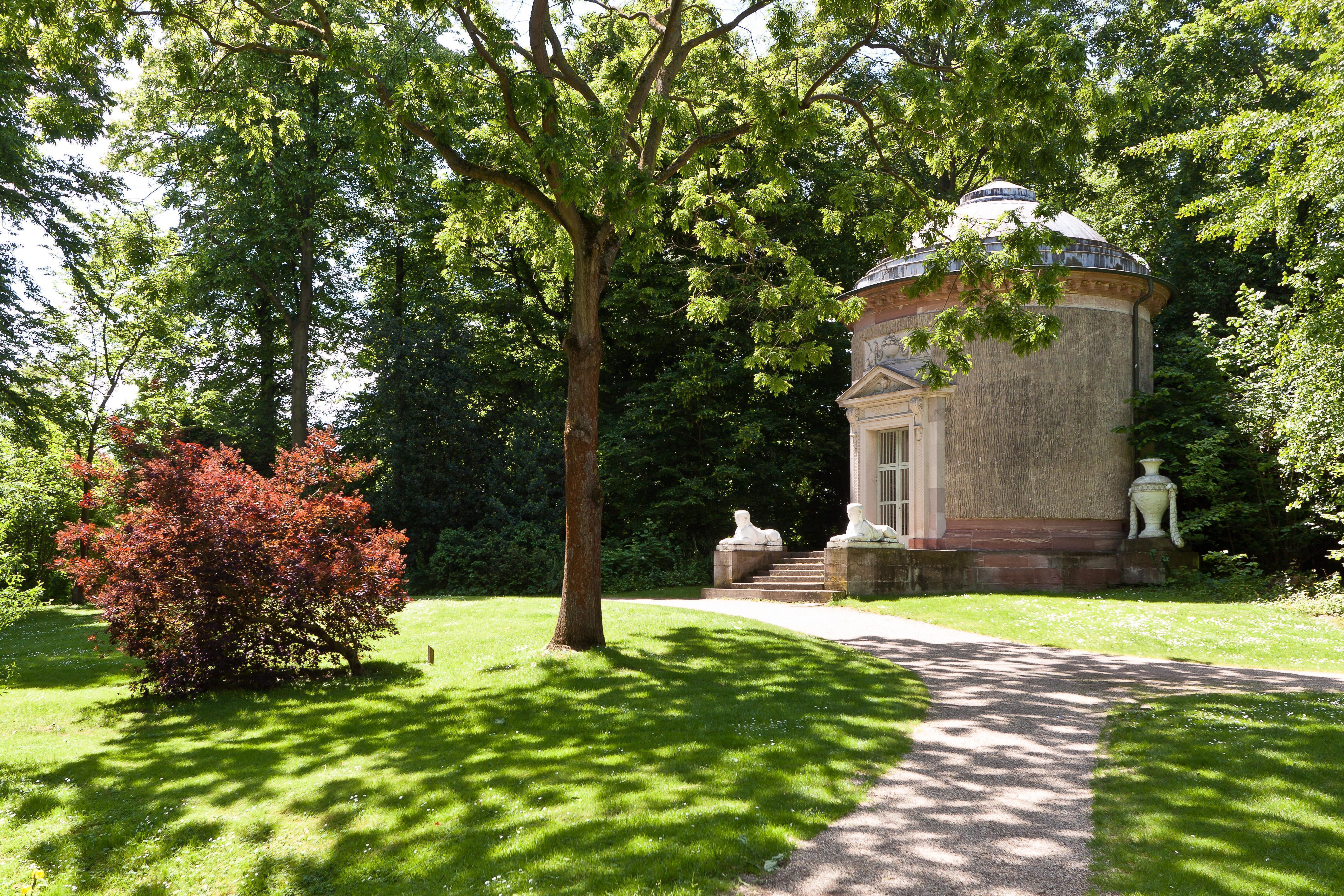 Tempel der Botanik im Schlossgarten von Schloss Schwetzingen