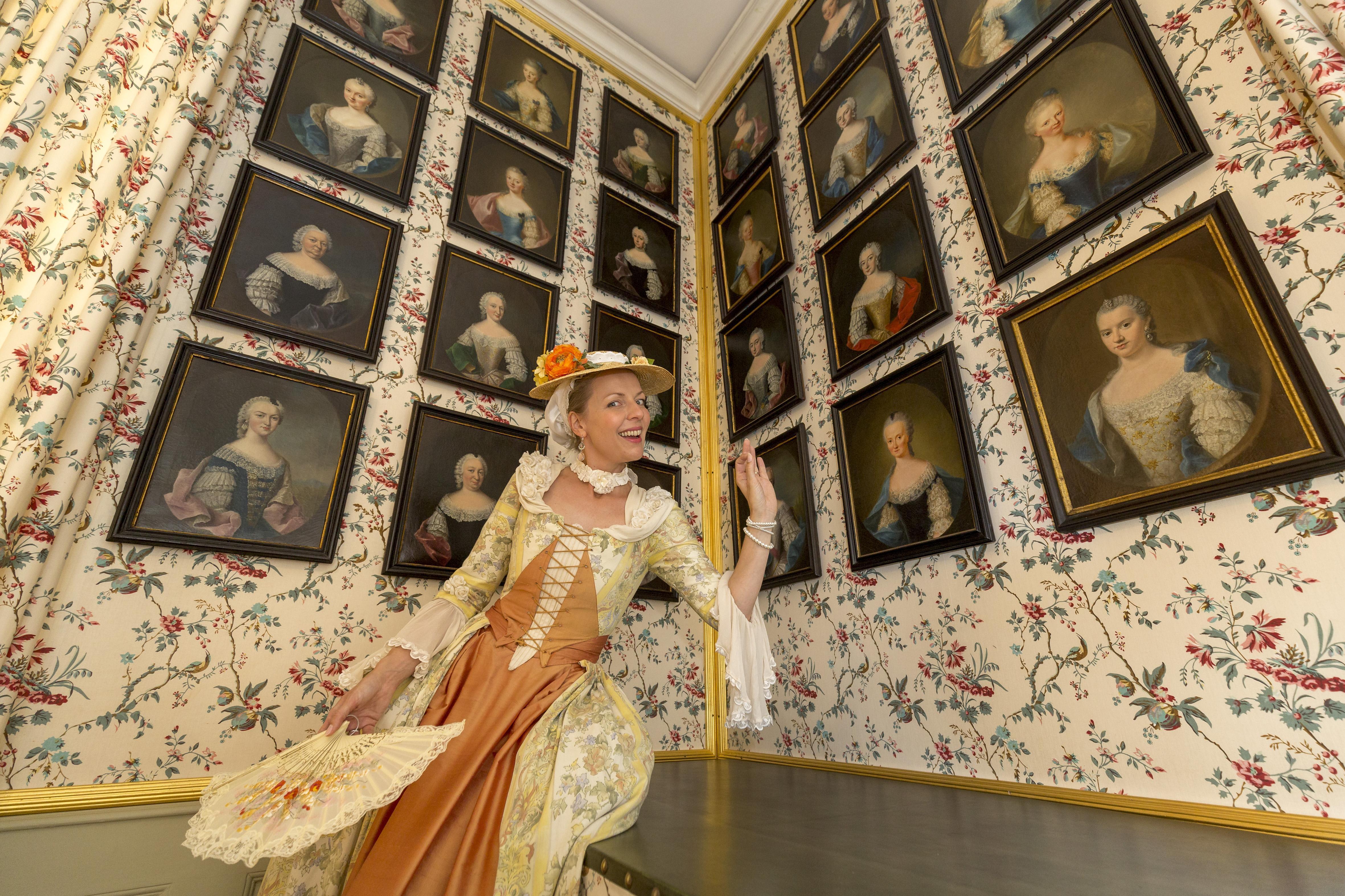 Blick in das Kammerdienerinnenzimmer von Schloss Schwetzingen