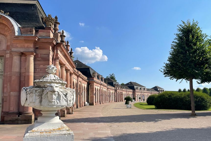 Schloss und Schlossgarten Schwetzingen, südlicher Zirkelbau, Außenansicht