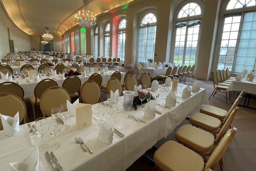 Schloss und Schlossgarten Schwetzingen, Langer Saal mit Banketttischen