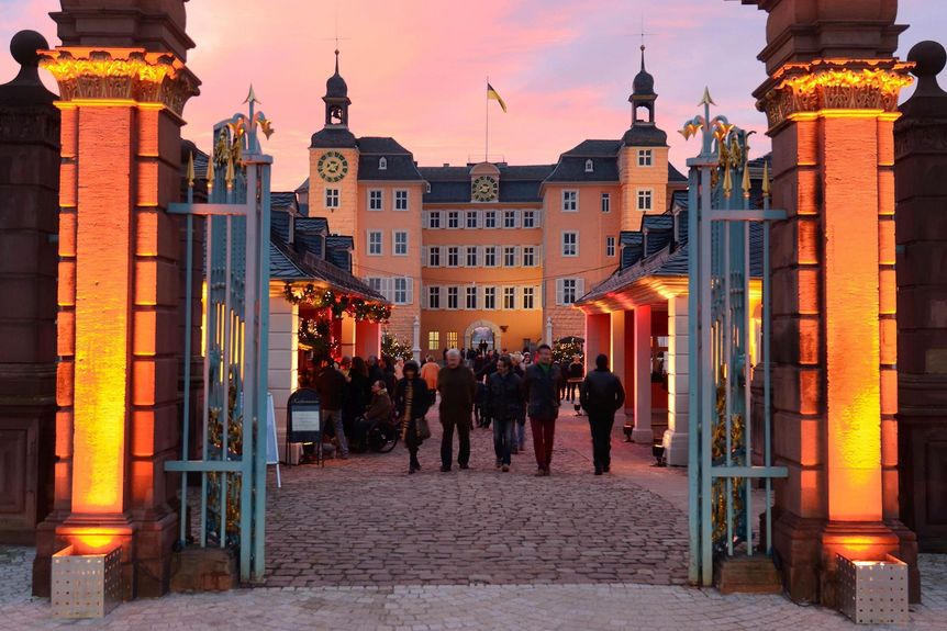 Schloss und Schlossgarten Schwetzingen, Weihnachtsmarkt im Ehrenhof
