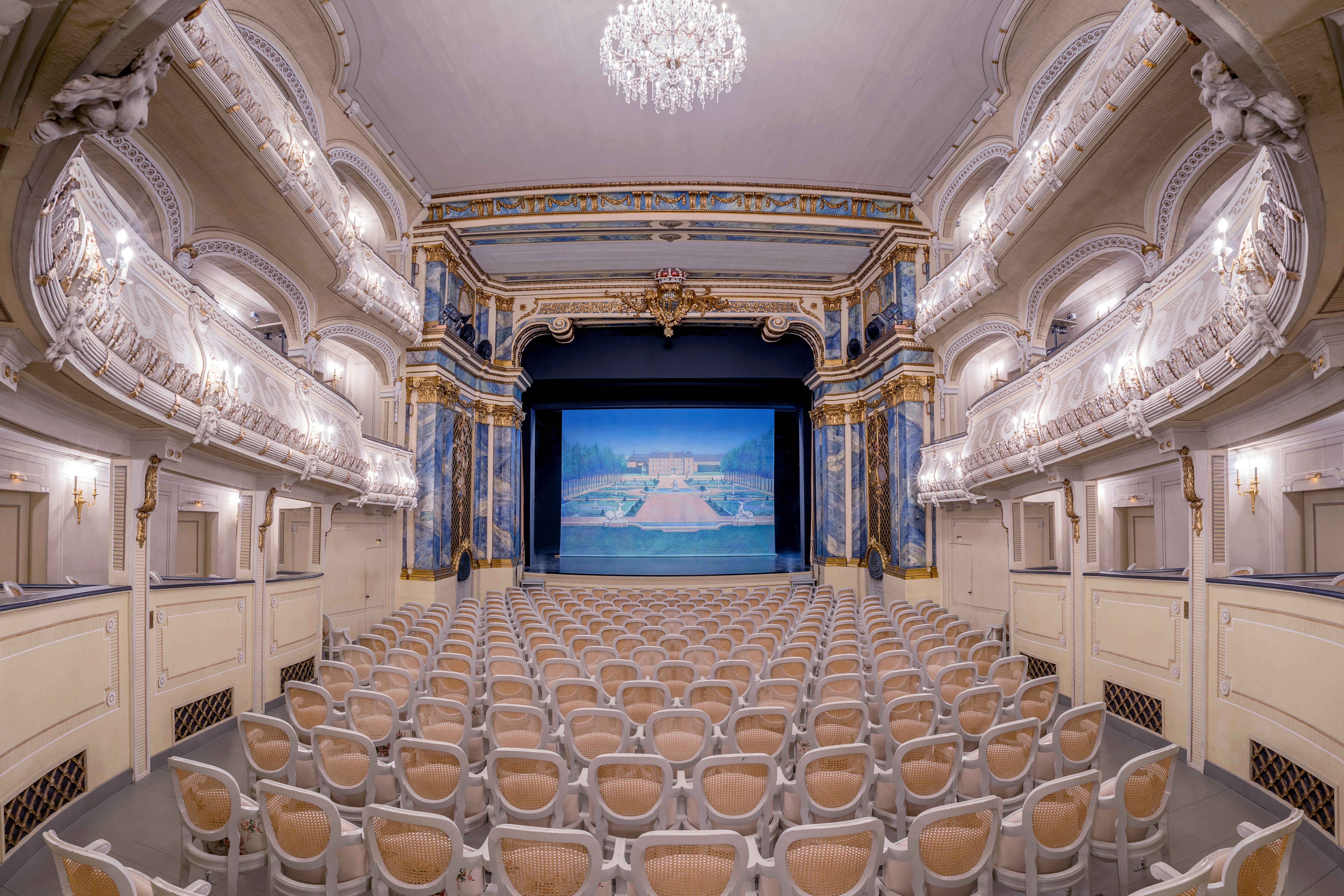 Schloss und Schlossgarten Schwetzingen, Schlosstheater, Blick zur Bühne