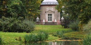 Tempel der Botanik im Schlossgarten von Schloss Schwetzingen