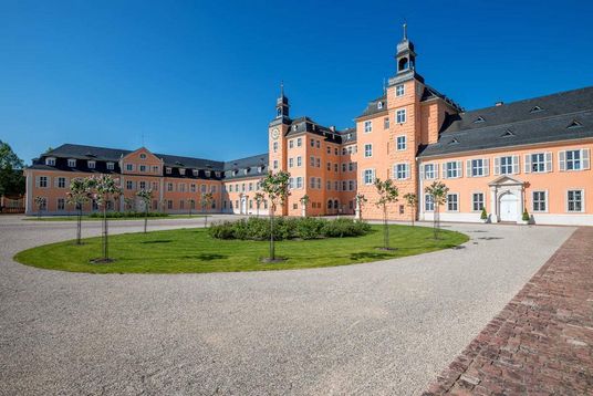 Schloss und Schlossgarten Schwetzingen, Blick in den Ehrenhof