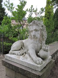 Löwenfigur im Schlossgarten Schwetzingen