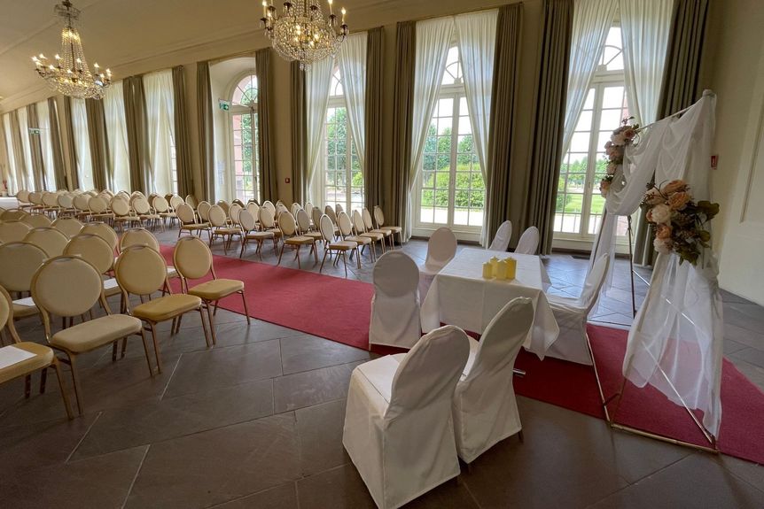 Schloss und Schlossgarten Schwetzingen, Ausstellungssaal, Brauttisch und Bereich für Hochzeitsgäste 