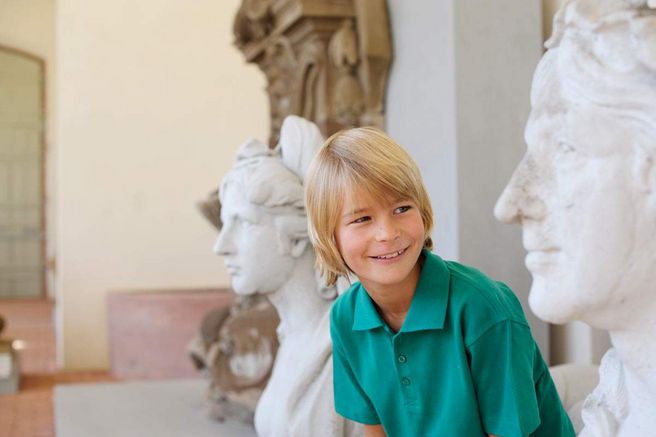 Château de Schwetzingen, Visiteurs entre les statues