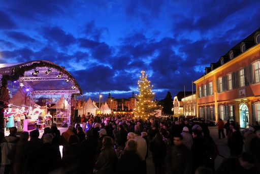 Schloss Schwetzingen, Außenansicht, Blick zum Schloss, Weihnachtsmarkt
