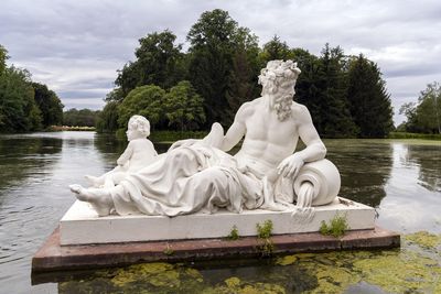 Schloss und Schlossgarten Schwetzingen, Aussen, Statue des Flussgotts Rhein