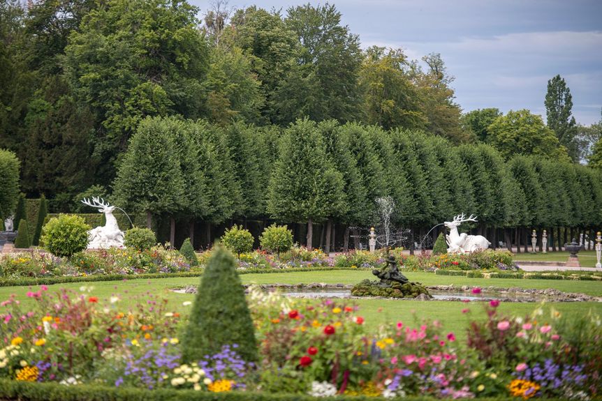 Schloss und Schlossgarten Schwetzingen, Kreisparterre und Hirschgruppe