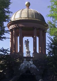 Foto: Staatliche Schlösser und Gärten Baden-Württemberg, Arnim Weischer Apollotempel im Schlossgarten Schwetzingen