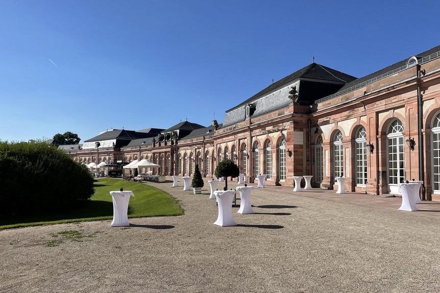 Schloss und Schlossgarten Schwetzingen, Nordzirkel von Außen bei einer Firmenfeier
