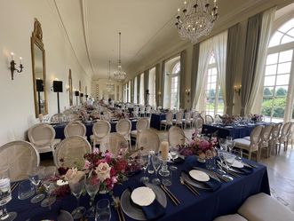 Schloss und Schlossgarten Schwetzingen, Konzertsaal mit Blumenschmuck