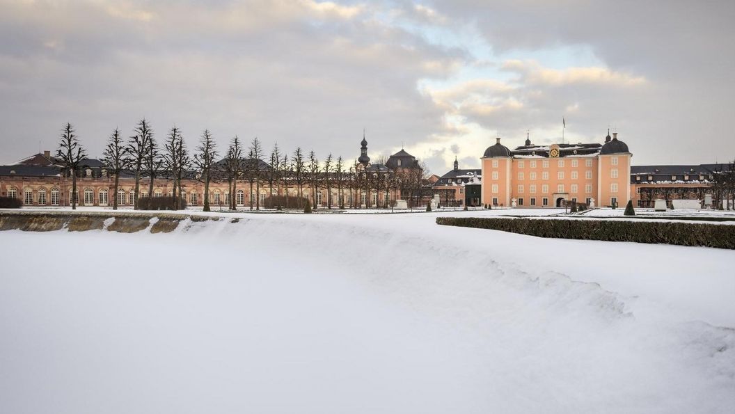 Schloss und Schlossgarten Schwetzingen, das Schloss im Schnee