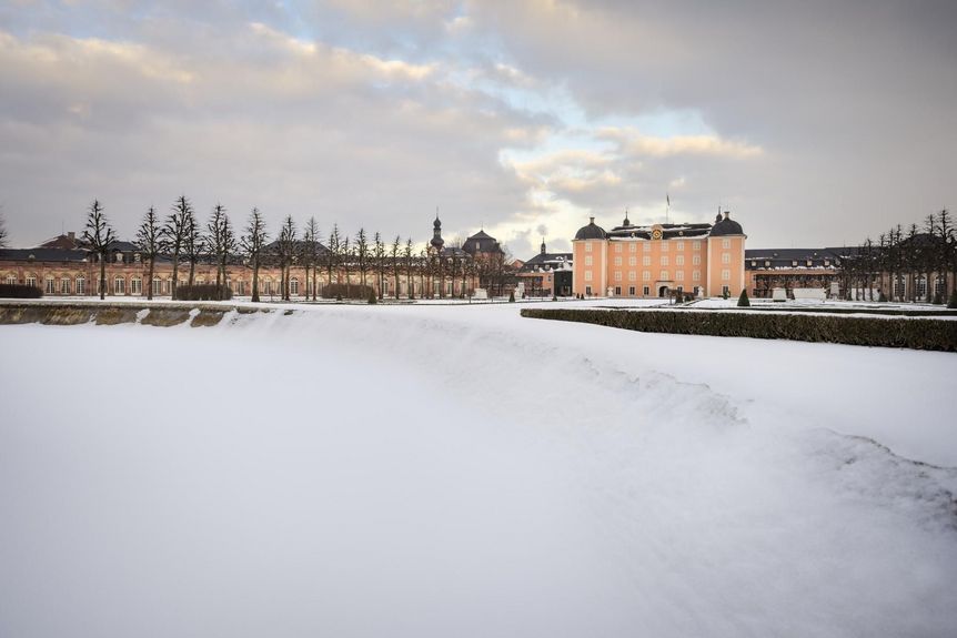 Schloss und Schlossgarten Schwetzingen, das Schloss im Schnee