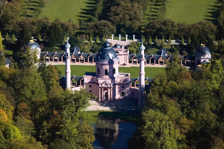 Gartenmoschee im Schlossgarten von Schloss Schwetzingen aus der Luft