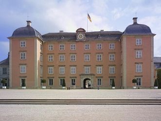 Außenansicht vom Mittelbau von Schloss Schwetzingen