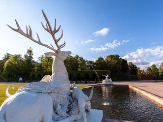Schloss und Schlossgarten Schwetzingen, Hirschgruppe im Schlossgarten 