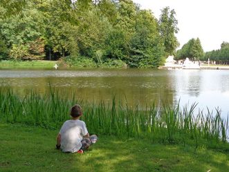 Besucher im Schlossgarten Schwetzingen