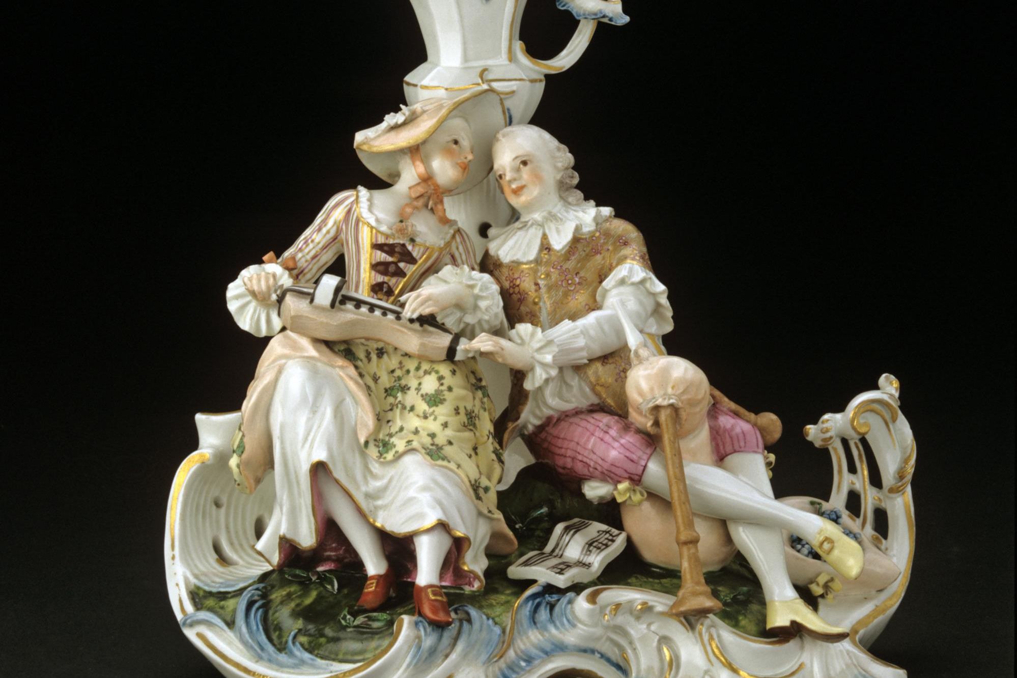 Musizierendes Liebespaar vor Duftvase, Porzellan, Frankenthal, 1758 / 1759 nach einem Modell von von Johann Friedrich Lück