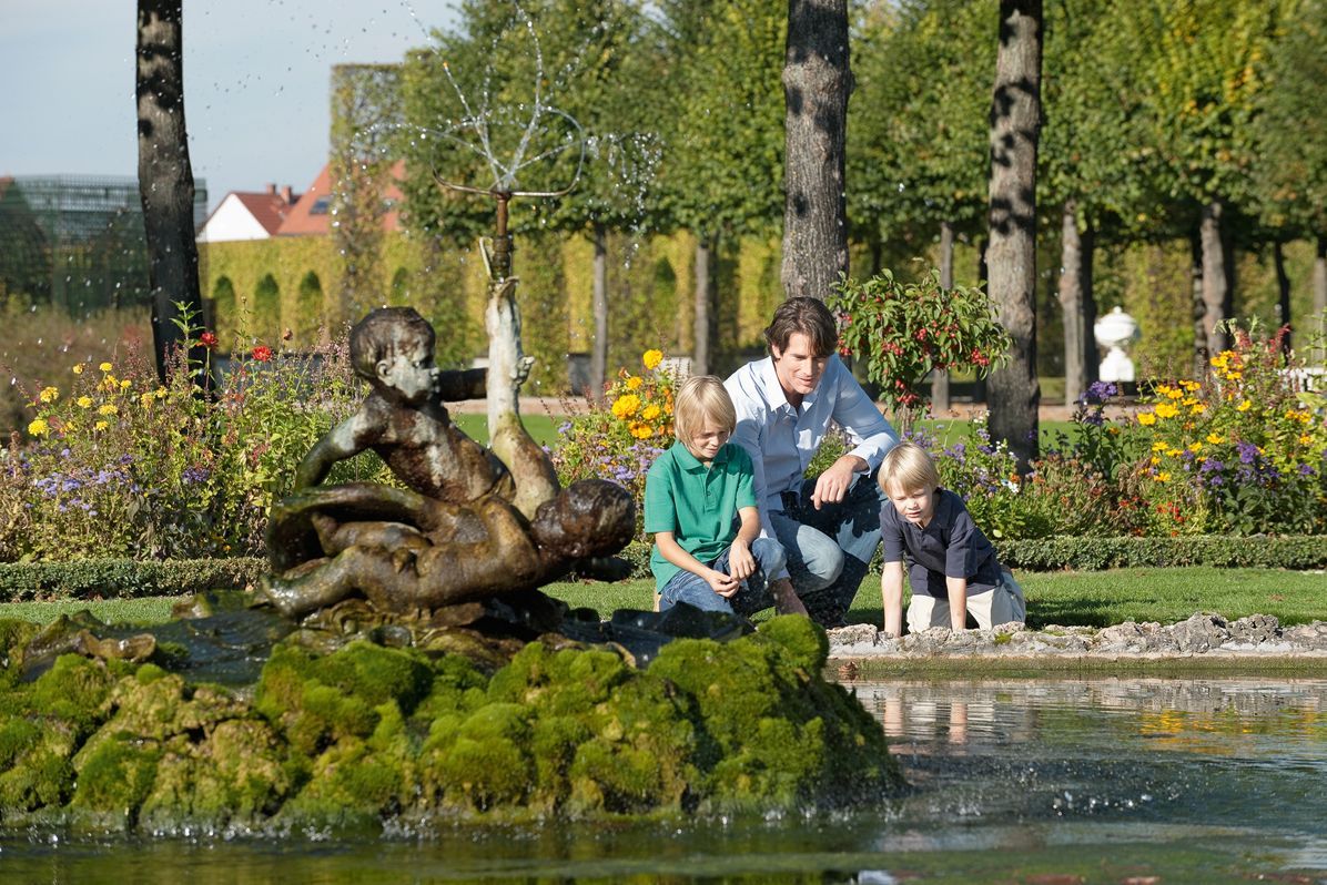 Schloss und Schlossgarten Schwetzingen, Besucherinnen und Besucher im Garten