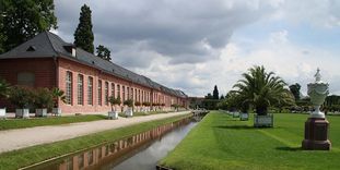 Orangerie und Orangerieparterre von Schloss Schwetzingen