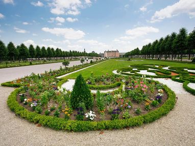 Schloss und Schlossgarten Schwetzingen, Beet im Schlossgarten