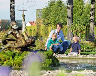 Besucher in Schloss und Schlossgarten Schwetzingen