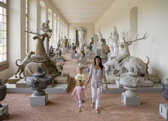 Blick in das Lapidarium im Schlossgarten von Schloss Schwetzingen