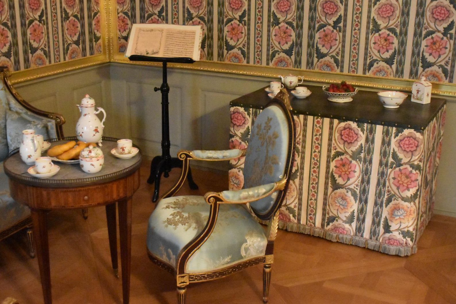 Schloss und Schlossgarten Schwetzingen, Präsentation „Weißes Gold aus Frankenthal“