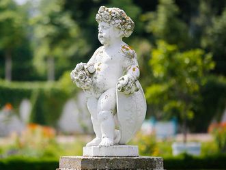 Putto im Schwetzinger Schlossgarten