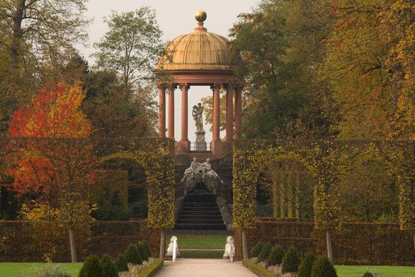 Château de Schwetzingen, Temple d'Apollon en automne